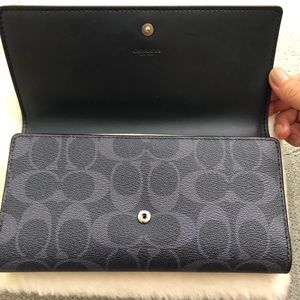 ❌Coach Trifold Wallet ❌sold❌